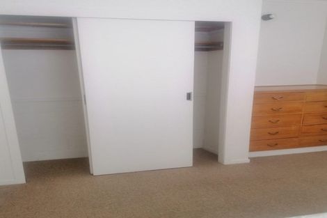 Photo of property in 613 Glenfield Road, Totara Vale, Auckland, 0629