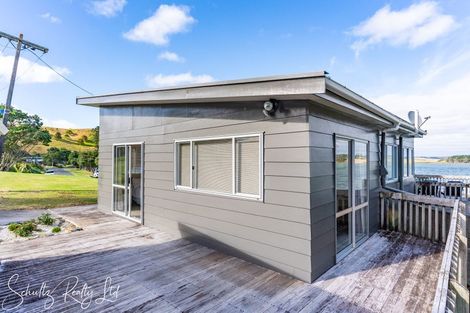 Photo of property in 1 Rigby Street, Whakapirau, 0583