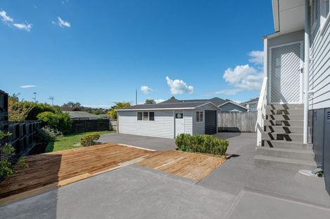 Photo of property in 18 Hatherlow Street, Glenfield, Auckland, 0629