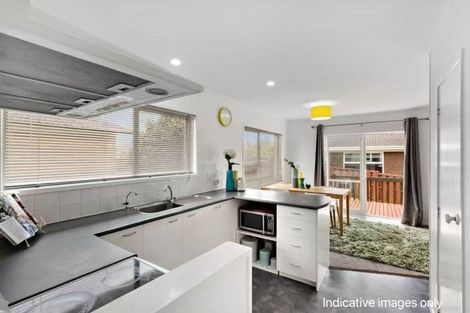 Photo of property in 1/31 Borrowdace Avenue, Botany Downs, Auckland, 2010