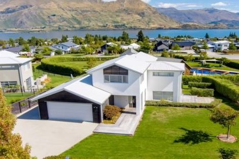Photo of property in 18 Clutha Place, Wanaka, 9305
