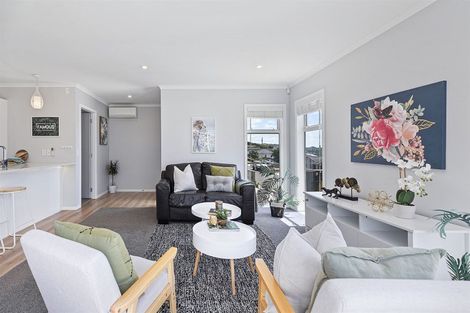 Photo of property in 5 Madeira Close, Whitby, Porirua, 5024