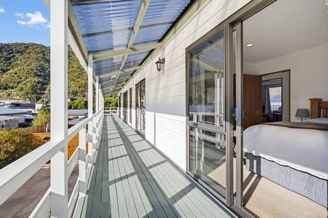 Photo of property in 296 Waikawa Road, Waikawa, Picton, 7220