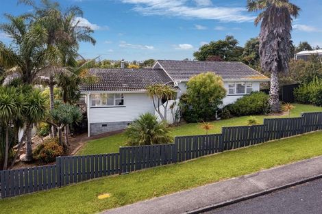 Photo of property in 14 Roick Parade, Glen Eden, Auckland, 0602