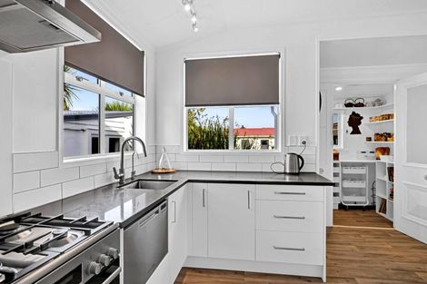 Photo of property in 36 Tawhiti Road, Hawera, 4610