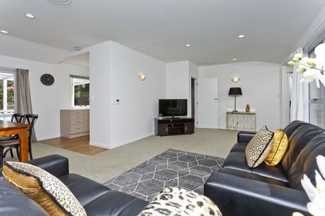 Photo of property in 1/55 Sylvia Road, Hillcrest, Auckland, 0627