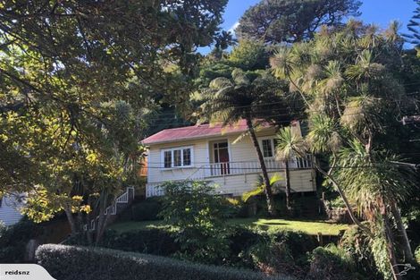 Photo of property in 12 Governor Road, Northland, Wellington, 6012