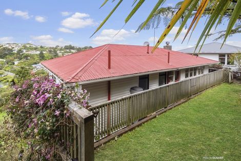 Photo of property in 102 Ruskin Road, Newlands, Wellington, 6037