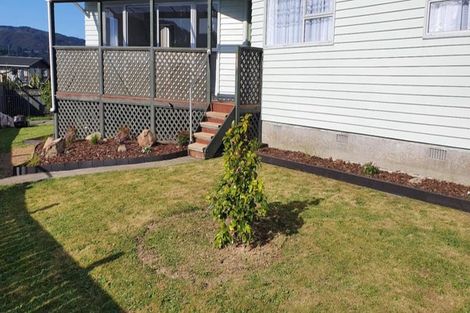 Photo of property in 50 Aniseed Grove, Timberlea, Upper Hutt, 5018