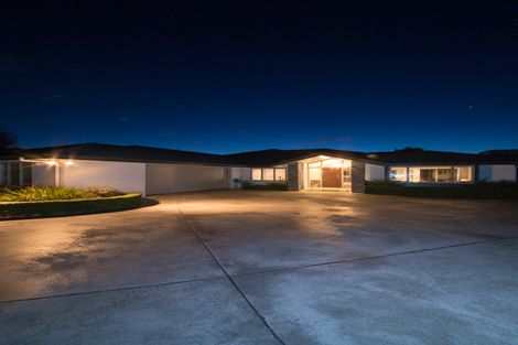 Photo of property in 2 Grand Oaks Drive, Awapuni, Palmerston North, 4412