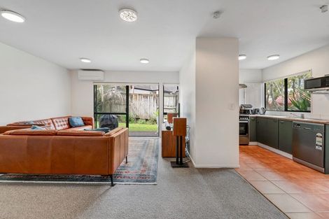 Photo of property in 19 Calypso Way, Unsworth Heights, Auckland, 0632