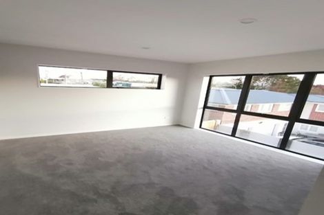 Photo of property in 117a Henderson Valley Road, Henderson, Auckland, 0612