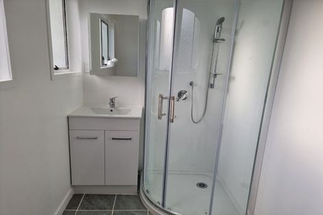 Photo of property in 1/21 Simon Ellice Drive, Bayview, Auckland, 0629