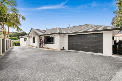 Photo of property in 32 Les Fisher Place, Pukekohe, 2120