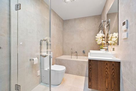 Photo of property in 4b Fowler Street, Northcote, Auckland, 0627