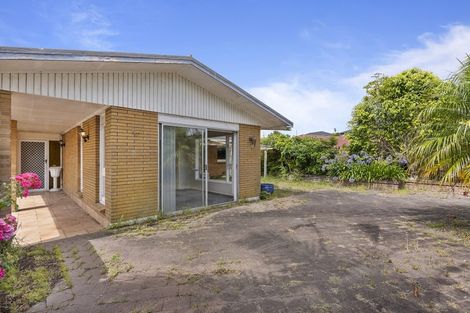 Photo of property in 35 Meadway, Sunnyhills, Auckland, 2010