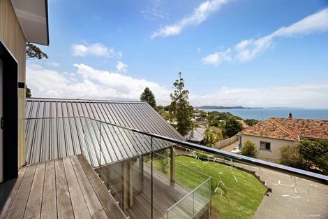 Photo of property in 2d Vipond Road, Stanmore Bay, Whangaparaoa, 0932