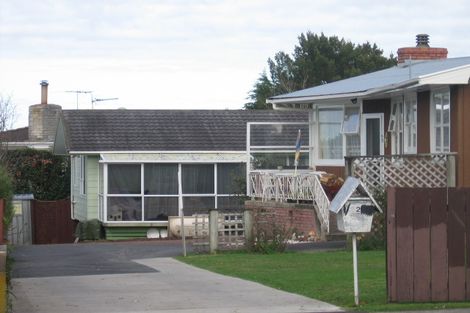 Photo of property in 52 Waimumu Road, Massey, Auckland, 0614