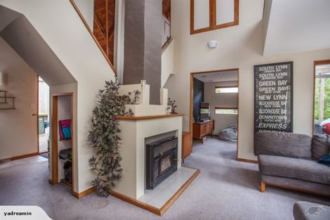 Photo of property in 2/7 Savoy Road, Glen Eden, Auckland, 0602