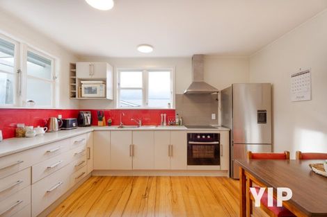 Photo of property in 62 Ruskin Road, Newlands, Wellington, 6037