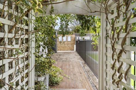 Photo of property in 1/32 Manuka Road, Glenfield, Auckland, 0629