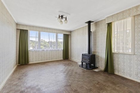Photo of property in 2 Lowry Crescent, Stokes Valley, Lower Hutt, 5019