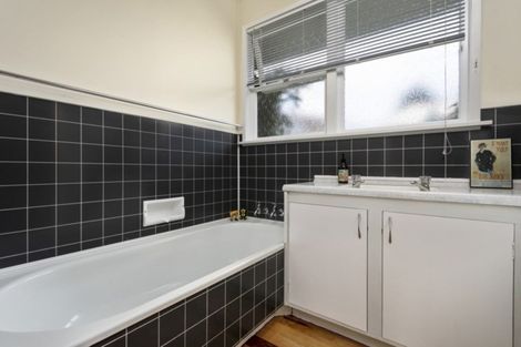 Photo of property in 30 Lee Street, Te Puke, 3119