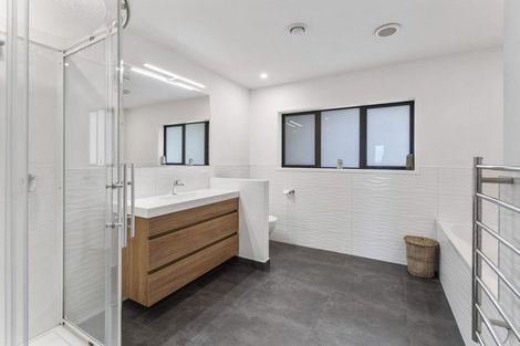 Photo of property in 130 Hurworth Road, Hurworth, New Plymouth, 4371