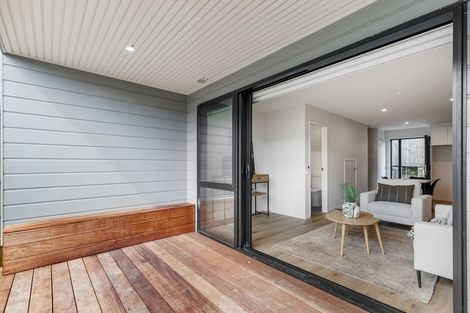 Photo of property in 21 Divich Avenue, Te Atatu South, Auckland, 0610