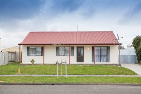 Photo of property in 79 Hillcrest Drive, Kelvin Grove, Palmerston North, 4414