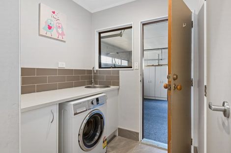 Photo of property in 21 Red Beach Road, Red Beach, 0932