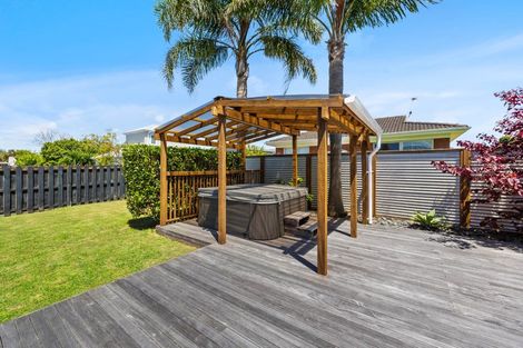 Photo of property in 5 Harford Place, Pakuranga Heights, Auckland, 2010