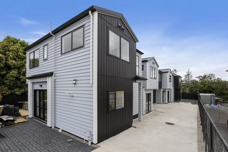 Photo of property in 21a Pipitea Place, Massey, Auckland, 0614