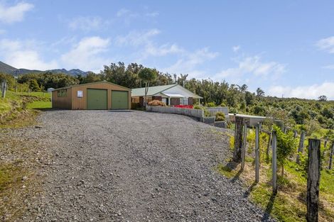 Photo of property in 1880 Mangorei Road, Mangorei, New Plymouth, 4371