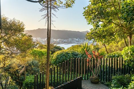 Photo of property in 77 Palliser Road, Roseneath, Wellington, 6011