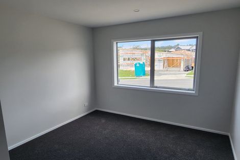 Photo of property in 17 Rewarewa Way, Timberlea, Upper Hutt, 5018