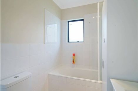 Photo of property in 98 Maplesden Drive, Clendon Park, Auckland, 2103