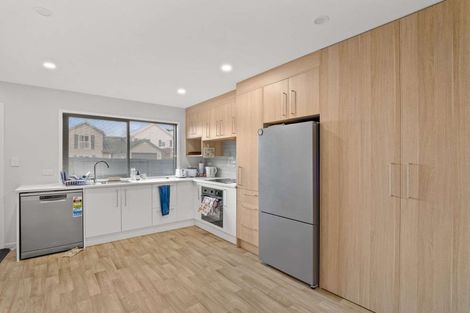 Photo of property in 2 Mikoikoi Crescent, Mangere Bridge, Auckland, 2022