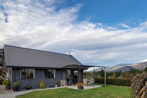 Photo of property in 20 Mount Iron Drive, Wanaka, 9305