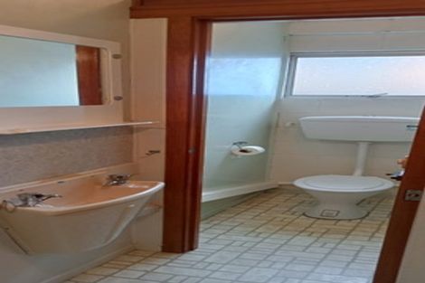 Photo of property in 1/21 Mcbreen Avenue, Northcote, Auckland, 0627