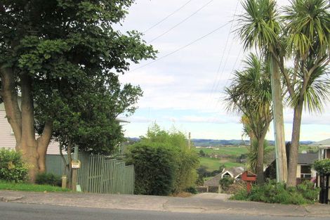 Photo of property in 121 Sandspit Road, Shelly Park, Auckland, 2014