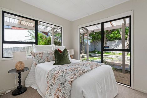 Photo of property in 9 Sungrove Rise, Sunnyvale, Auckland, 0612