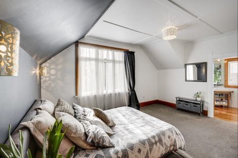 Photo of property in 1 Lambton Road, Hospital Hill, Napier, 4110