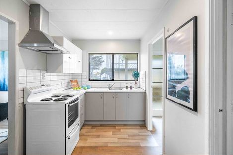 Photo of property in 2/17 Anglers Way, Wattle Downs, Auckland, 2102