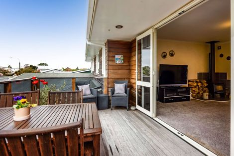 Photo of property in 21 Longview Drive, Merrilands, New Plymouth, 4312