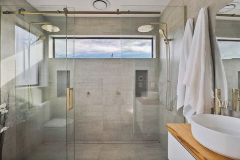 Photo of property in 32 Mount Nicholas Avenue, Wanaka, 9305