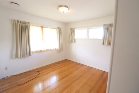Photo of property in 4 La Rosa Street, Green Bay, Auckland, 0604