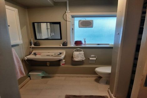 Photo of property in 18 Putnam Street, Northland, Wellington, 6012