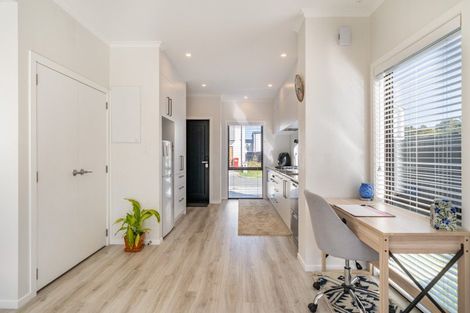 Photo of property in 5 Gloaming Lane, Wallaceville, Upper Hutt, 5018
