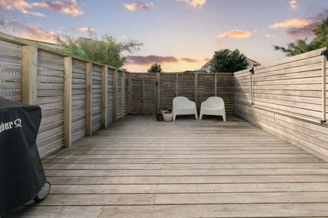 Photo of property in 13/2u Stone Street, Miramar, Wellington, 6022